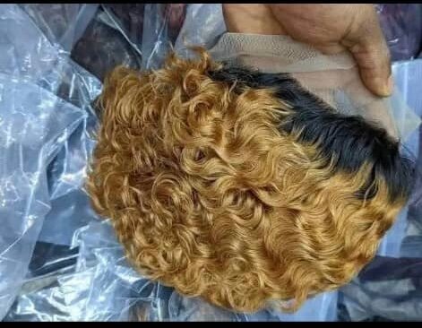 Perruque Bouclée en Dentelle