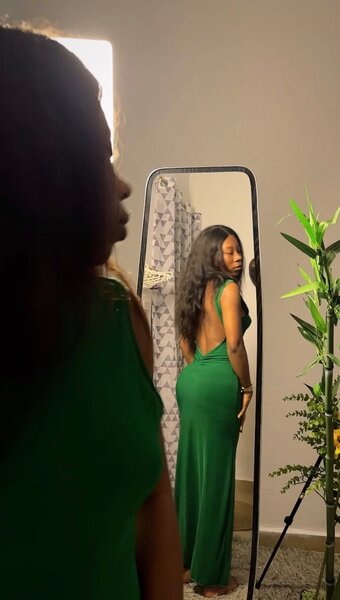 Robe Verte Élégante Dos Nu