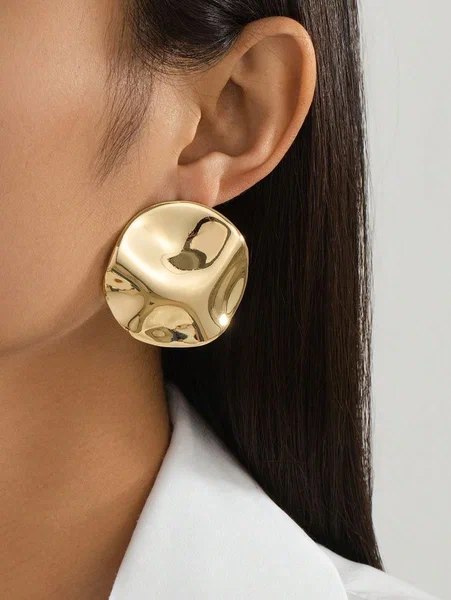 Boucles d'oreilles dorées modernes