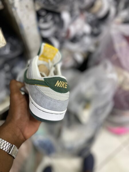 Baskets Nike Vert et Gris