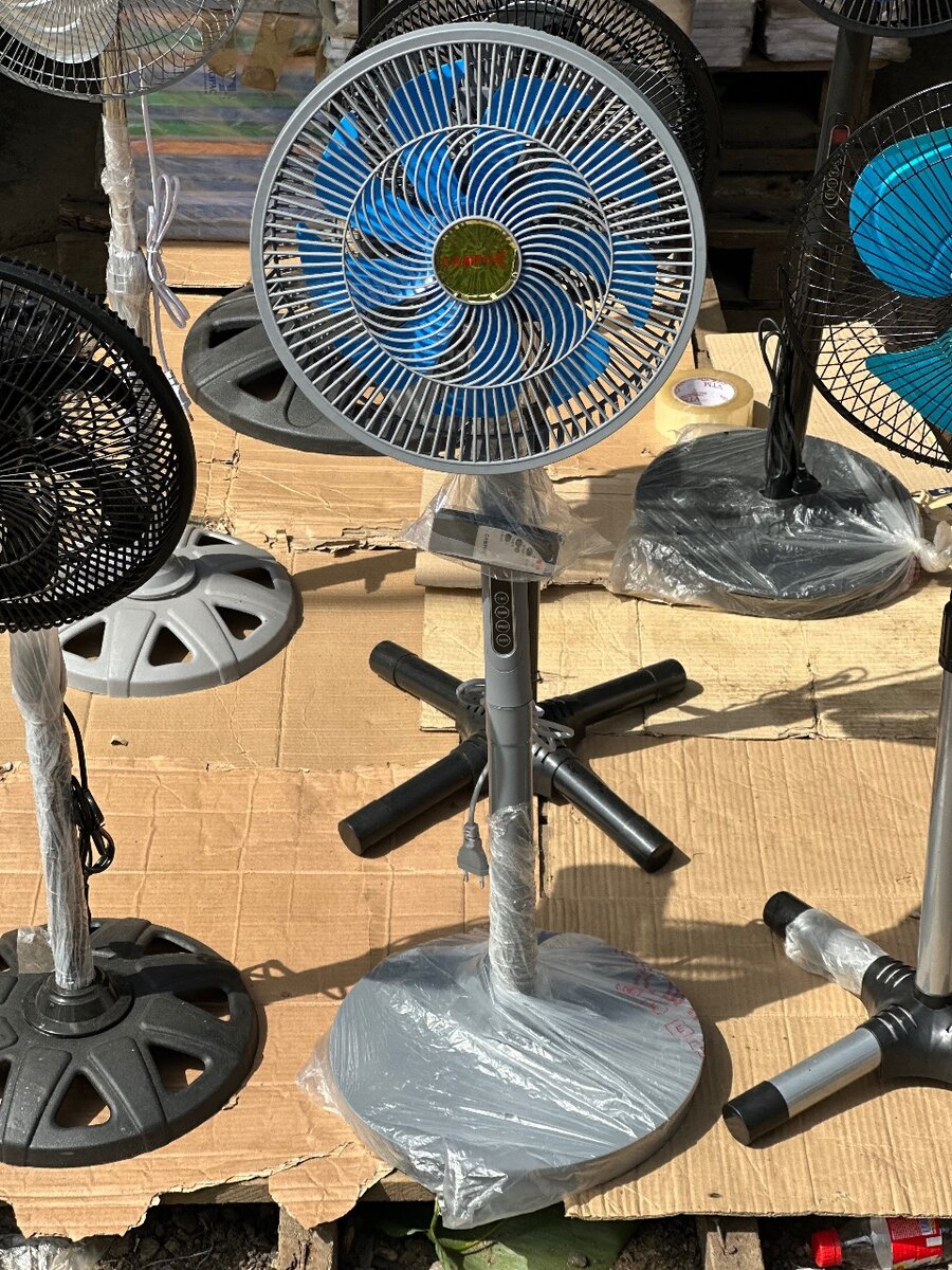 Ventilateur télécommandés gris