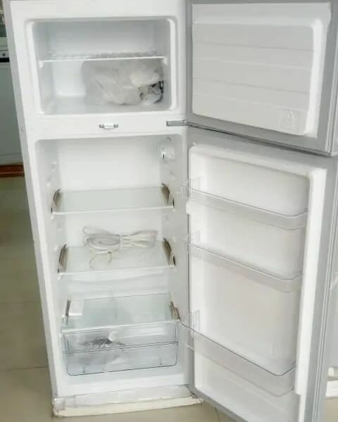 Réfrigérateur moderne 250L