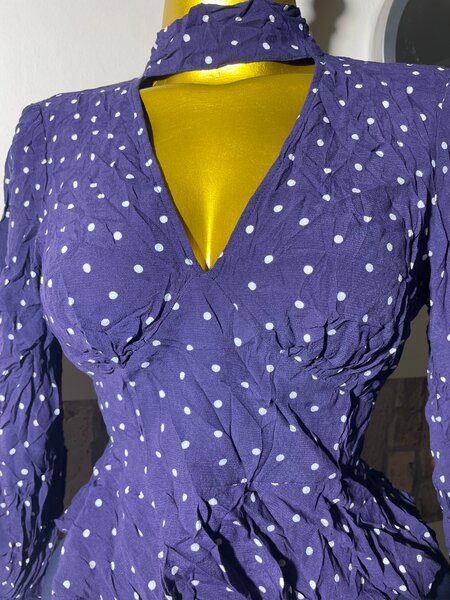 Blouse à pois dos nu chic