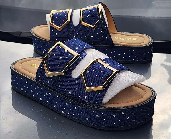 Sandales à talon compensé