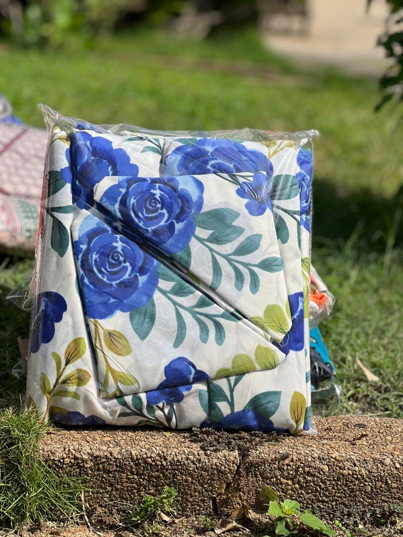 Couette à motifs floraux