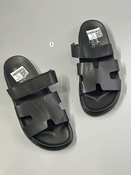 Sandales en cuir noir élégantes