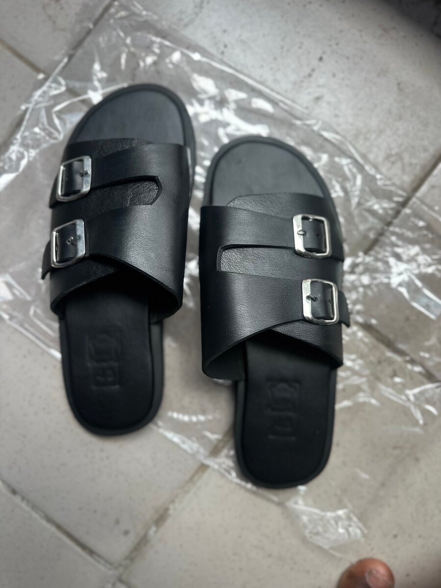 Sandales noires à boucles