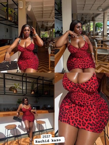 Robe moulante léopard rouge