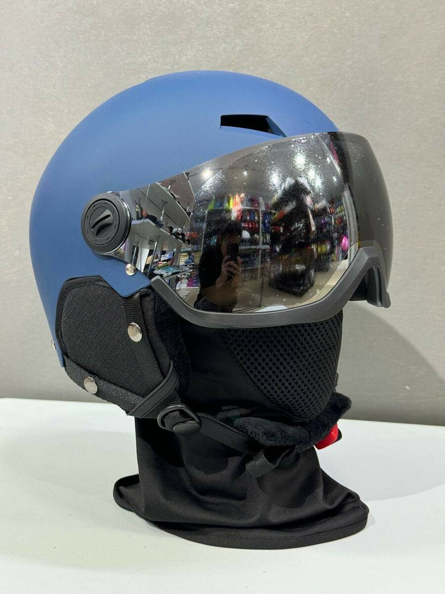 Лыжный шлем с визором, без визора