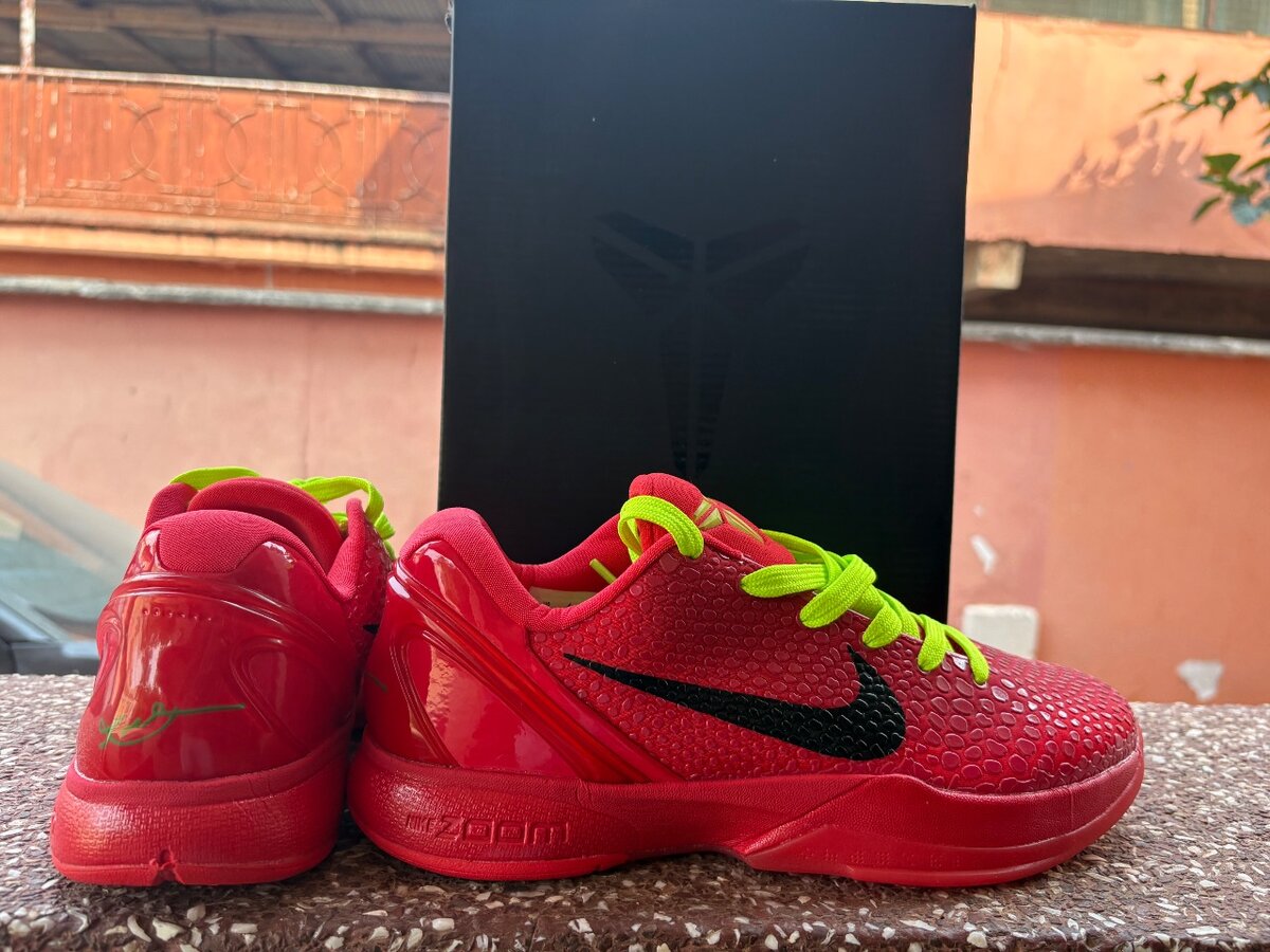 Kobe VI Reverse Grinches