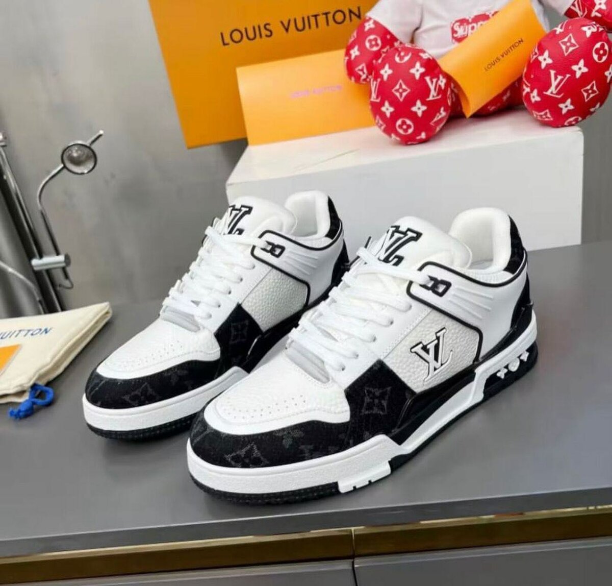 LOUIS VUITTON CLASSIC