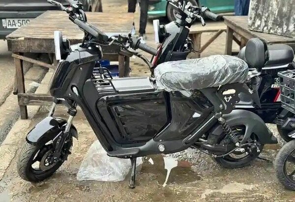 Scooter électrique noir