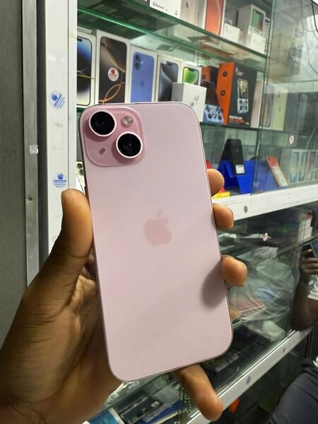 iPhone 15 simple