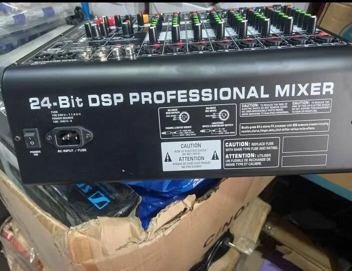 Table de mixage 8 canaux pro