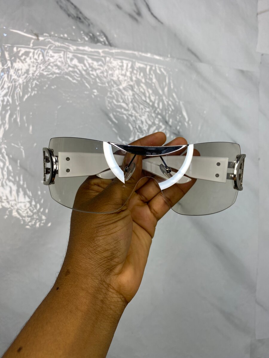 Lunettes de soleil stylées