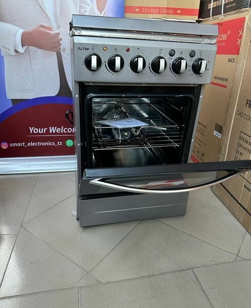 4 Burner stove with oven