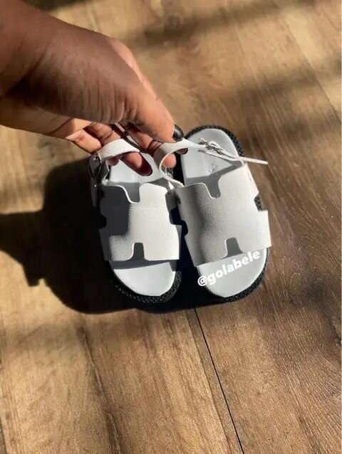 Chic sandale pour enfant très bonne qualité