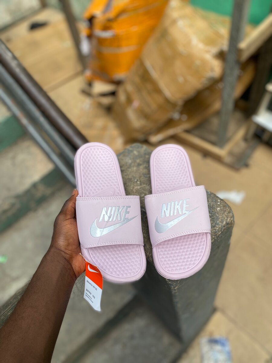 Nike bennasi slides