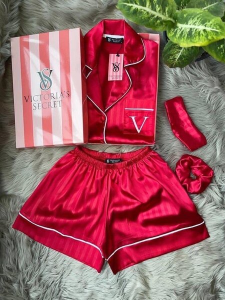 Pyjama en satin pour femmes