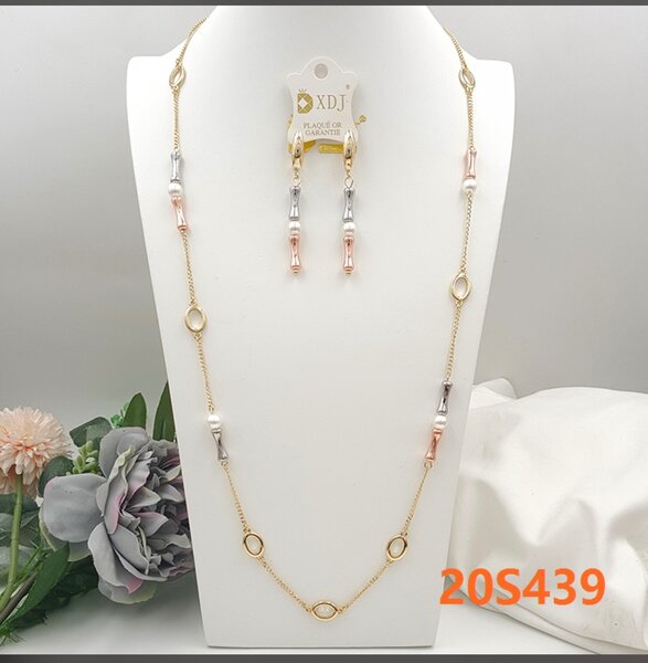 Des chaîne plaque de sautoir