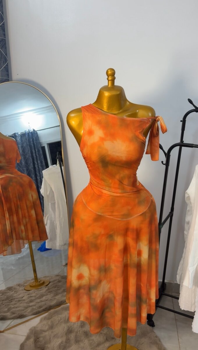 Robe asymétrique orange