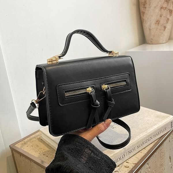 Stylish and fashionable women's bag black