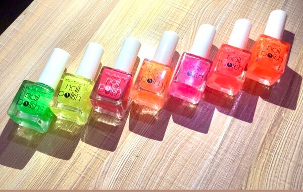 Vernis à ongles colorés