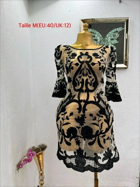 Robe élégante en dentelle