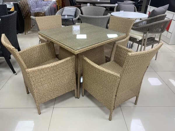 Ensemble de salle à manger en rotin