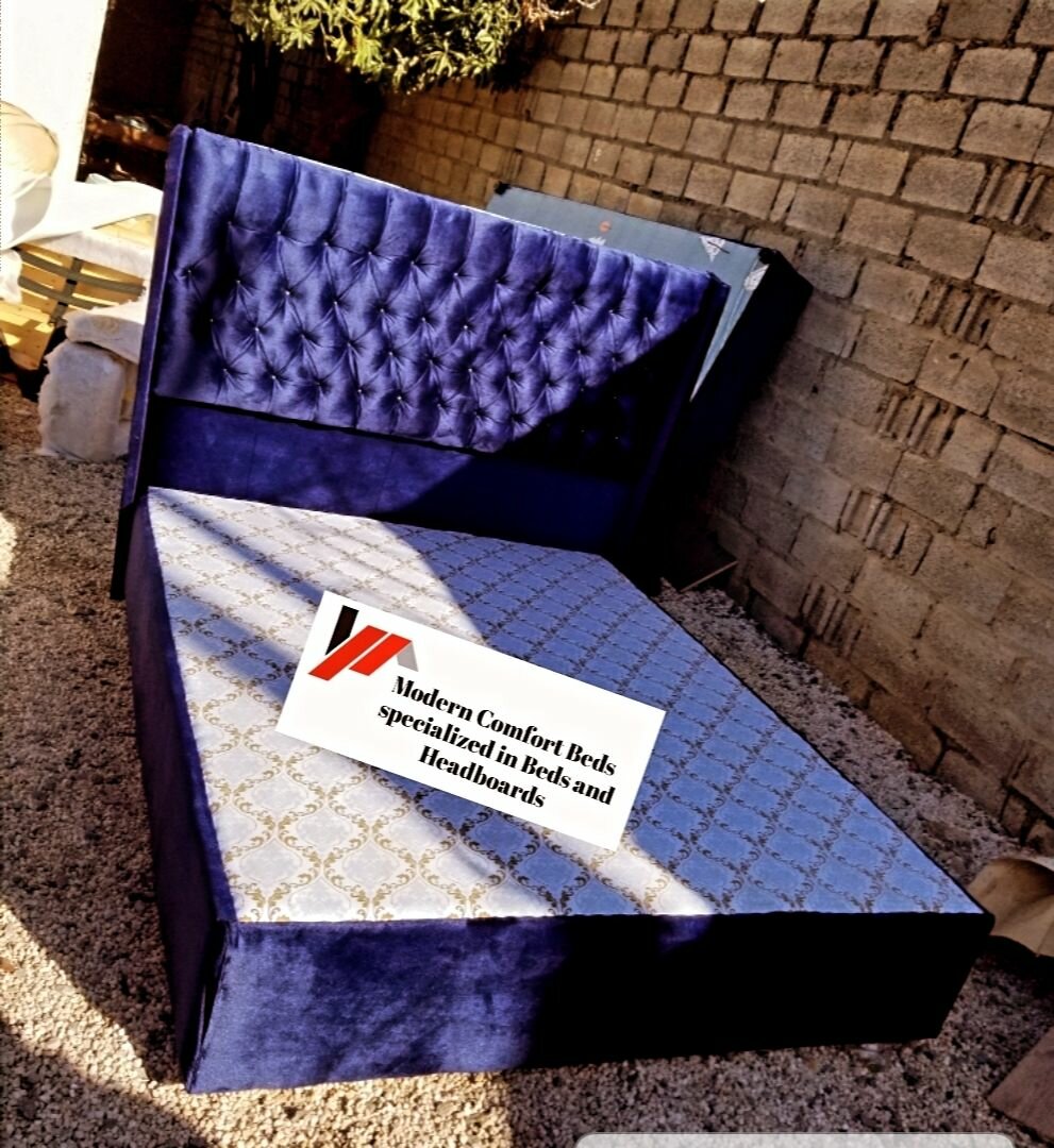 Wing tufted queen size bedset