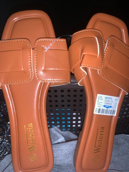 Sandales plates Wisteria élégantes