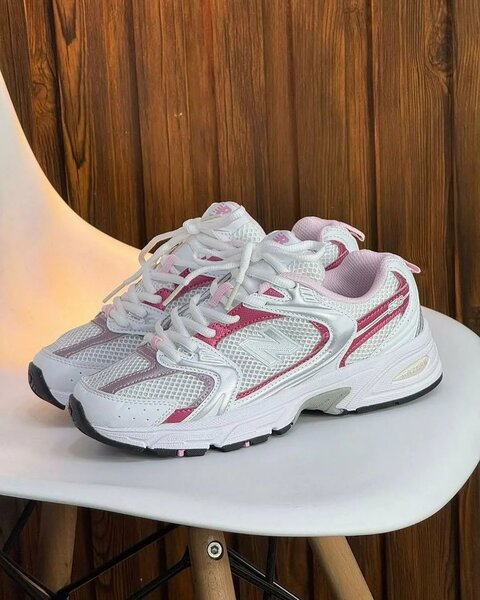 Baskets blanches et roses