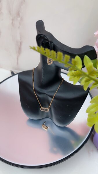 Parure pendentif et boucles d'oreilles