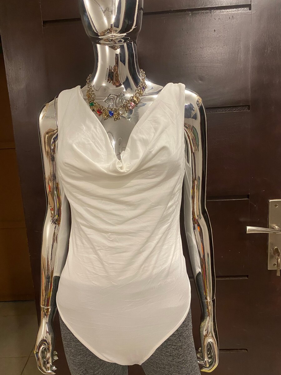 Body féminin élégant