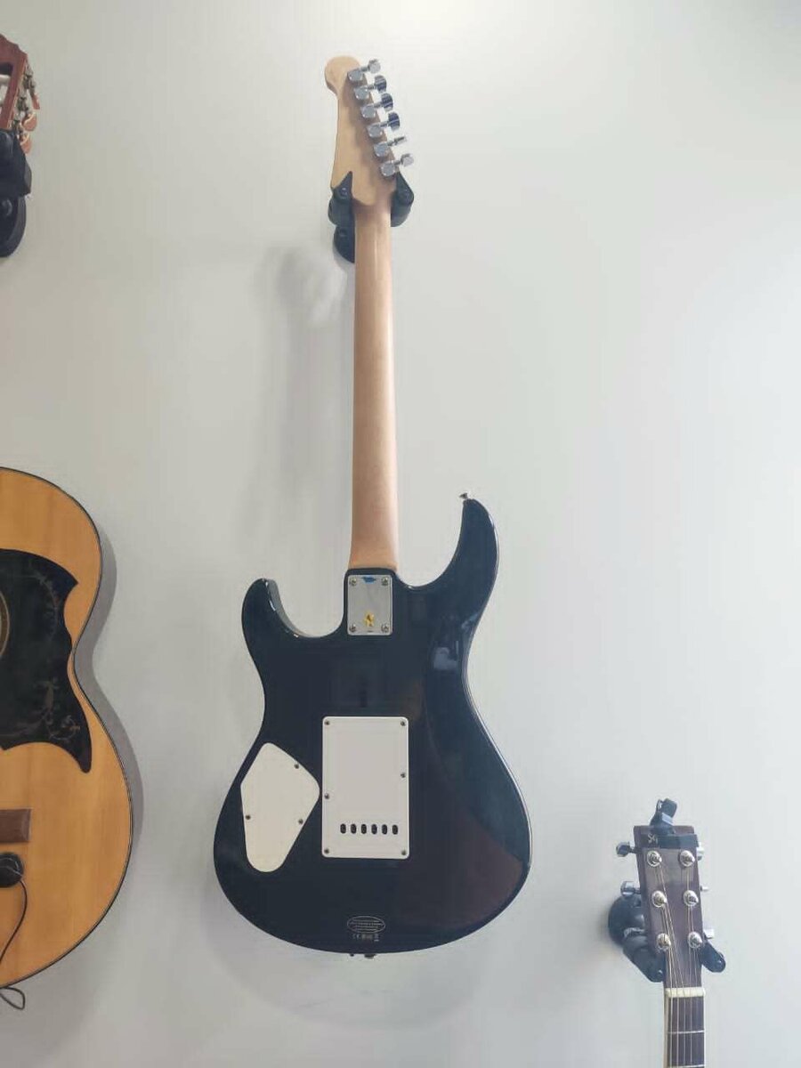 Yamaha Pacifica 112 VM