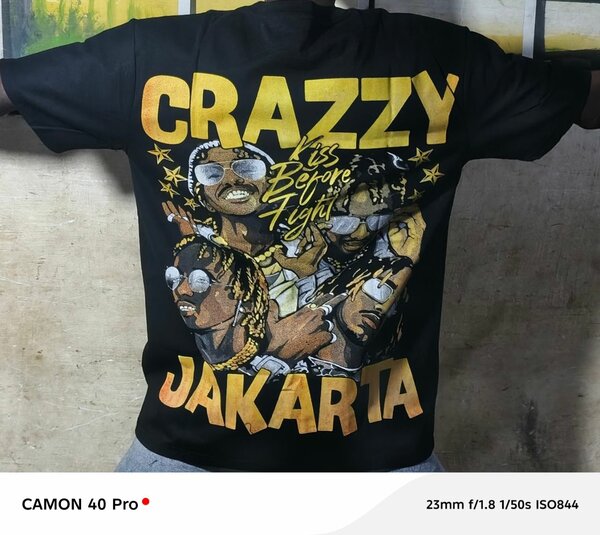 T-Shirt Kiss Before Fight