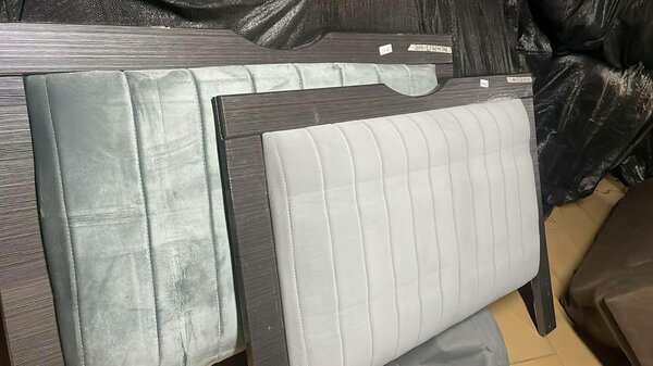 Lit moderne avec tête de lit