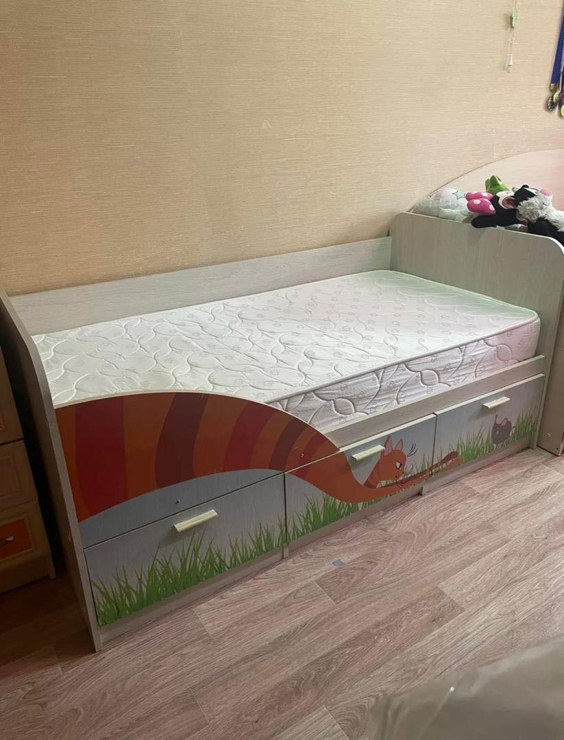 Кровать 80х160 в хорошем состоянии, ортопедический матрас