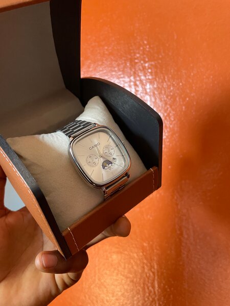 Casio carré cadran argenté