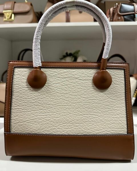 Medium sized tote bags