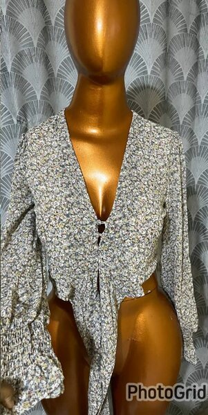 Blouse florale à nouer