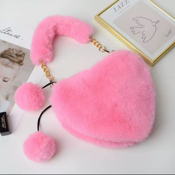 Sac en forme de cœur en peluche
