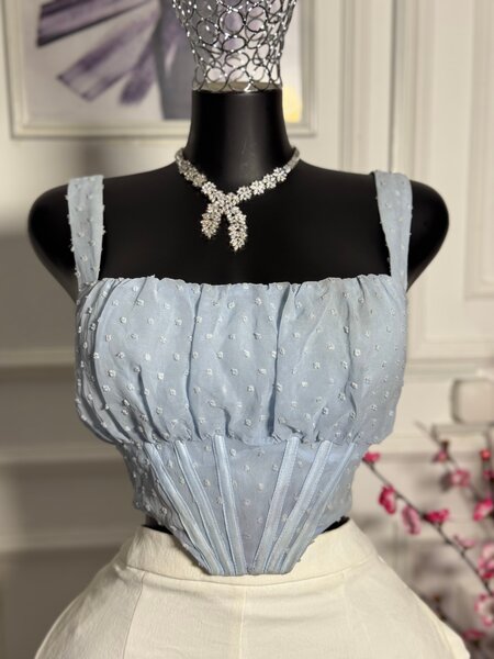 Top en dentelle bleu élégant