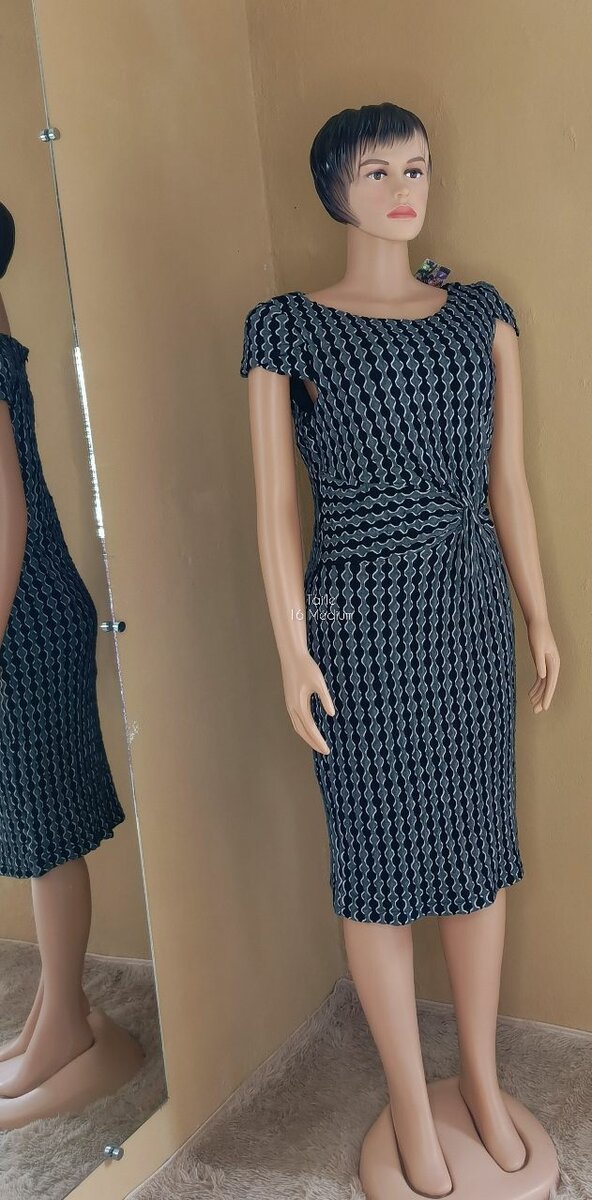 Robe Élégante Motifs Variés