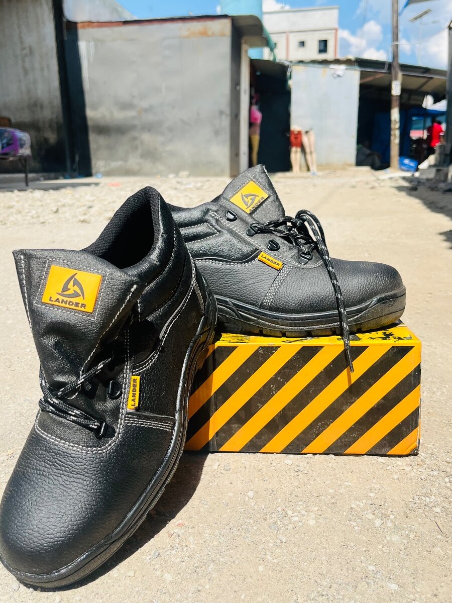 Safety boots