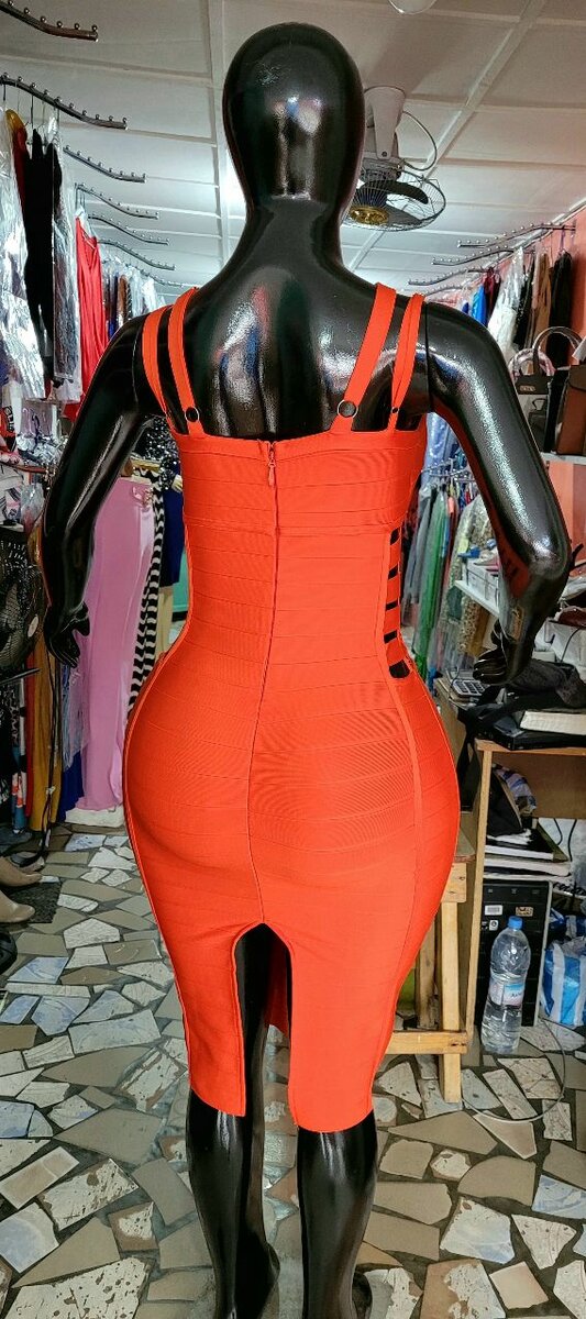 Robe moulante orange élégante