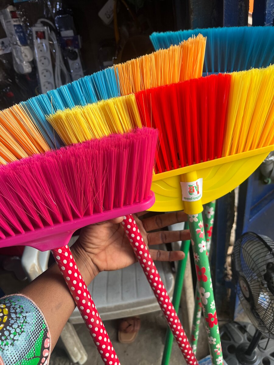 Balais colorés multifonctions