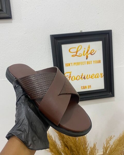 Sandales en cuir brun