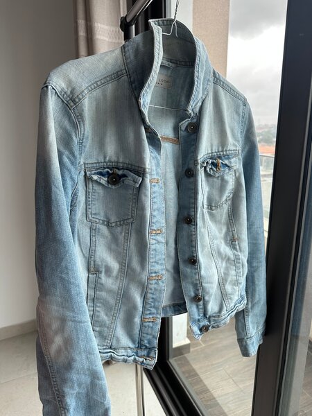 Veste en jean bleu délavé