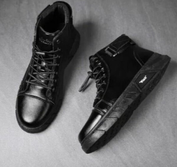 Bottes montantes en cuir noir